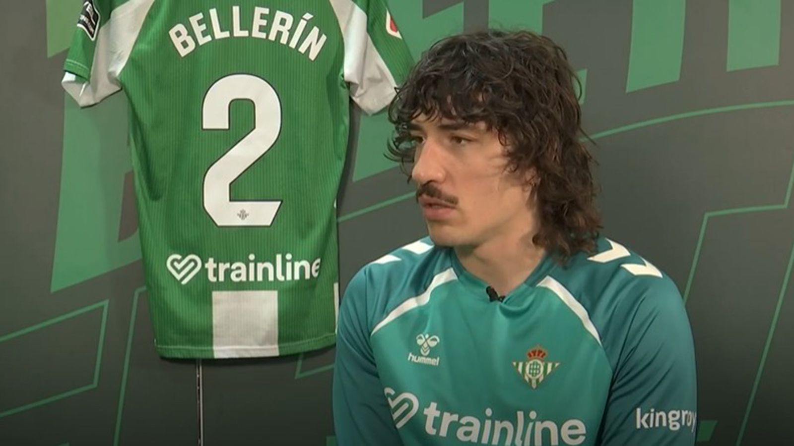 Bellerín cuestiona las críticas y 'calienta' al Betis para ganar un título: "No os imagináis lo que es" 