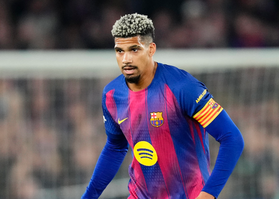 Ronald Araujo avisa sobre la posible remontada del Barcelona en Champions League y esquiva la expulsión de Cubarsí