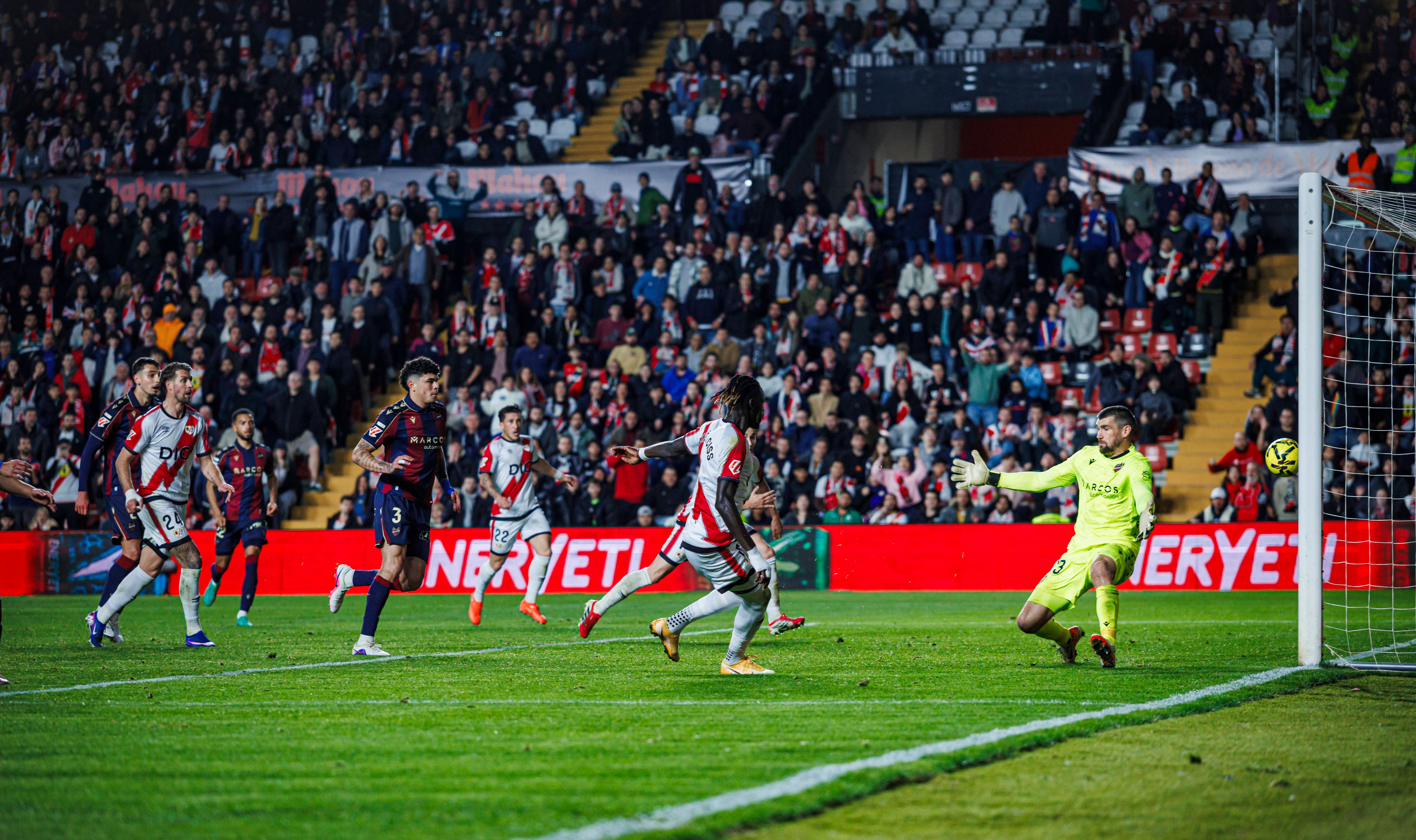 Rayo Vallecano 1-1 Levante: Pathé Ciss consigue un punto sobre la bocina