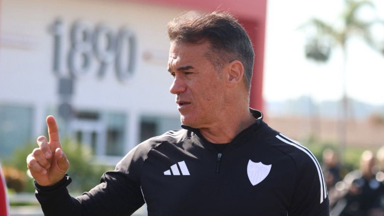 La afición del Sevilla responde al debut de Luis García Plaza: casi 700 desplazados a Oviedo