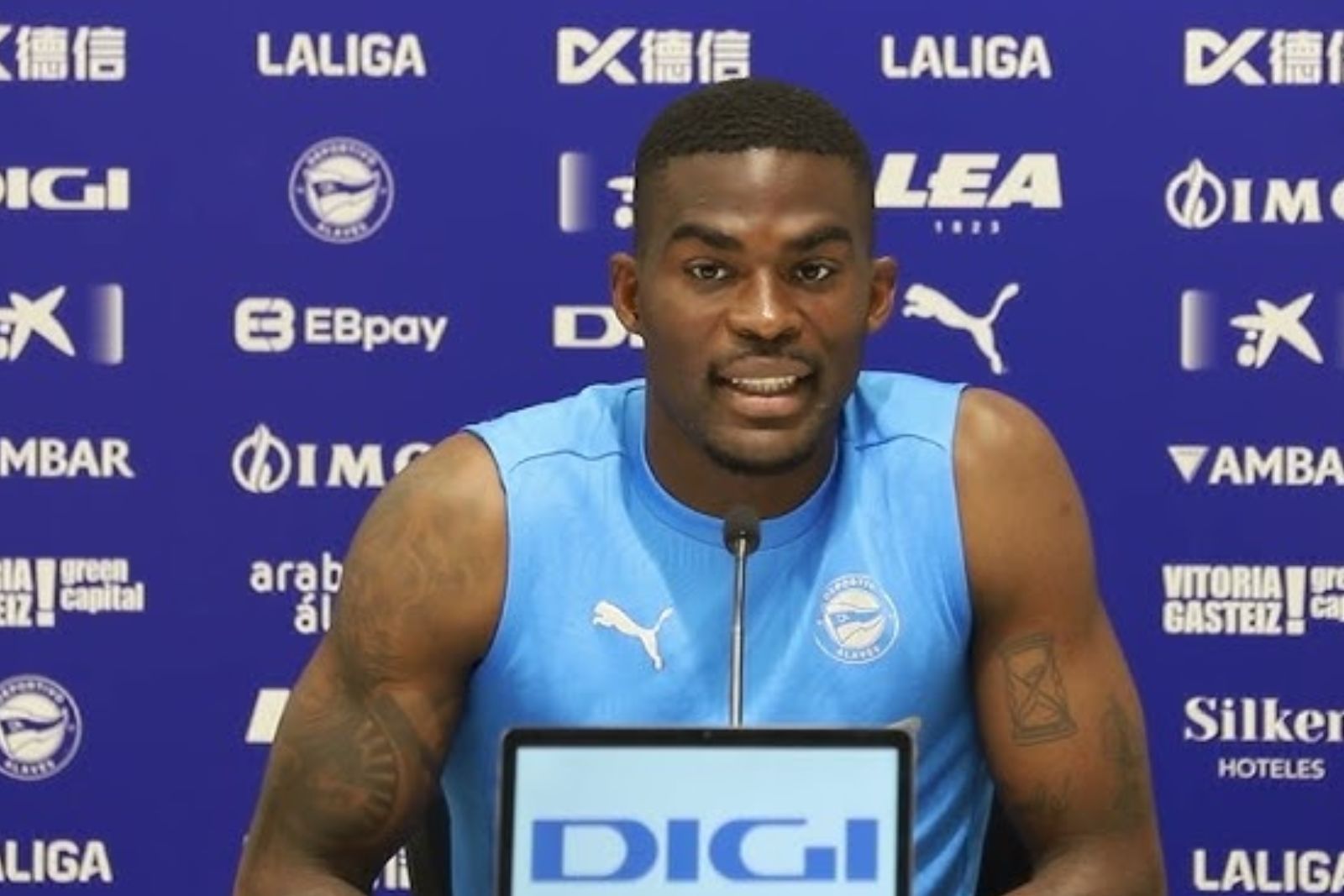 Owono se lo piensa 