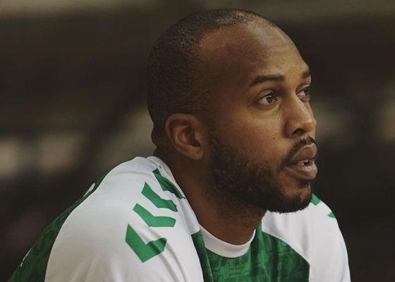 El Betis pierde un objetivo y buscará en el mercado de fichajes un sustituto para su jugador franquicia
