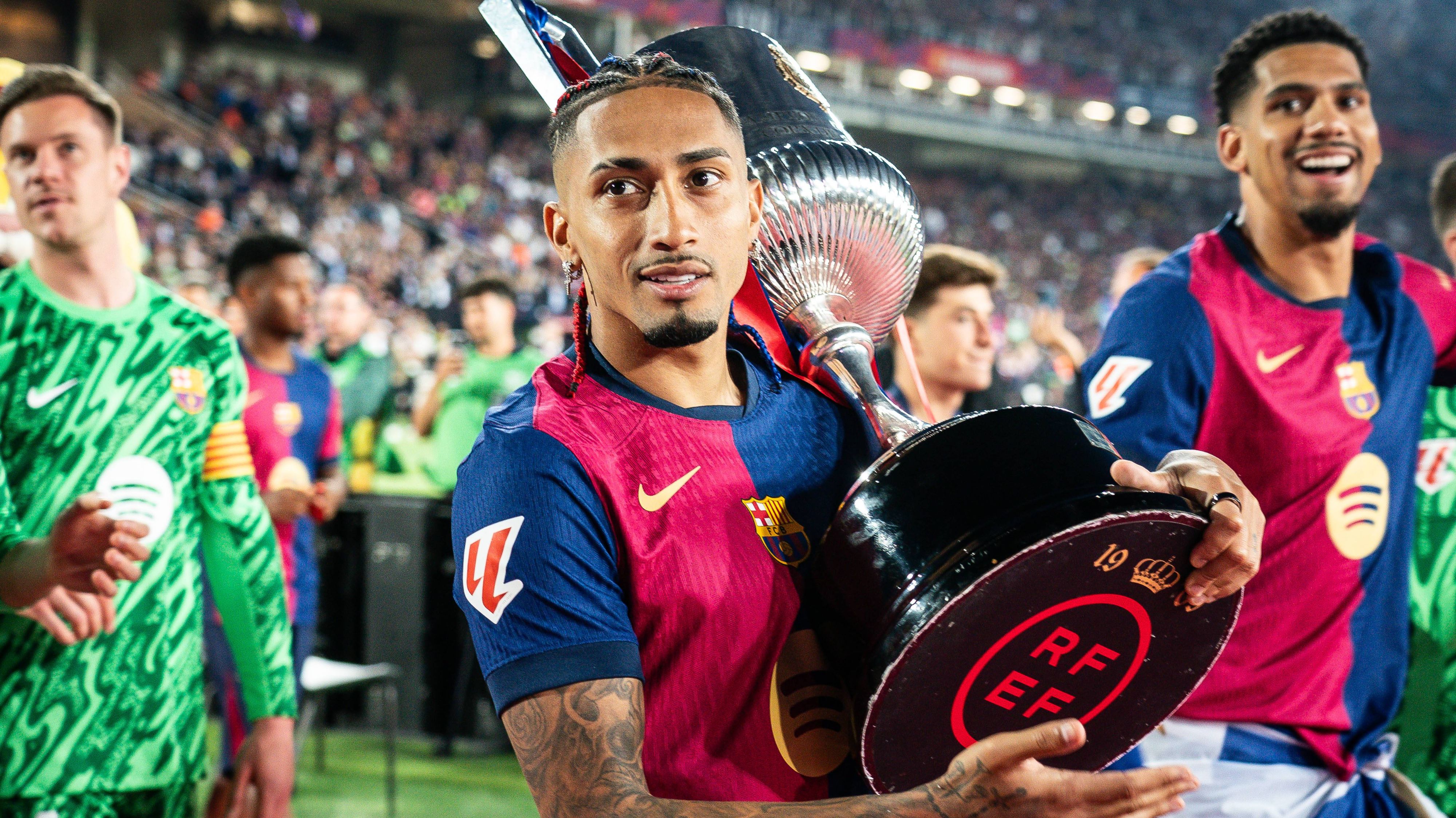 El 'dardo' de Raphinha a Xavi