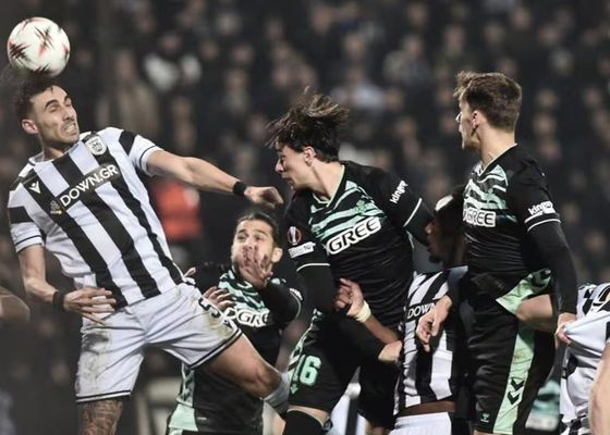 El superordenador dicta las opciones reales del Betis de conseguir el pase directo a octavos con el derbi al acecho 