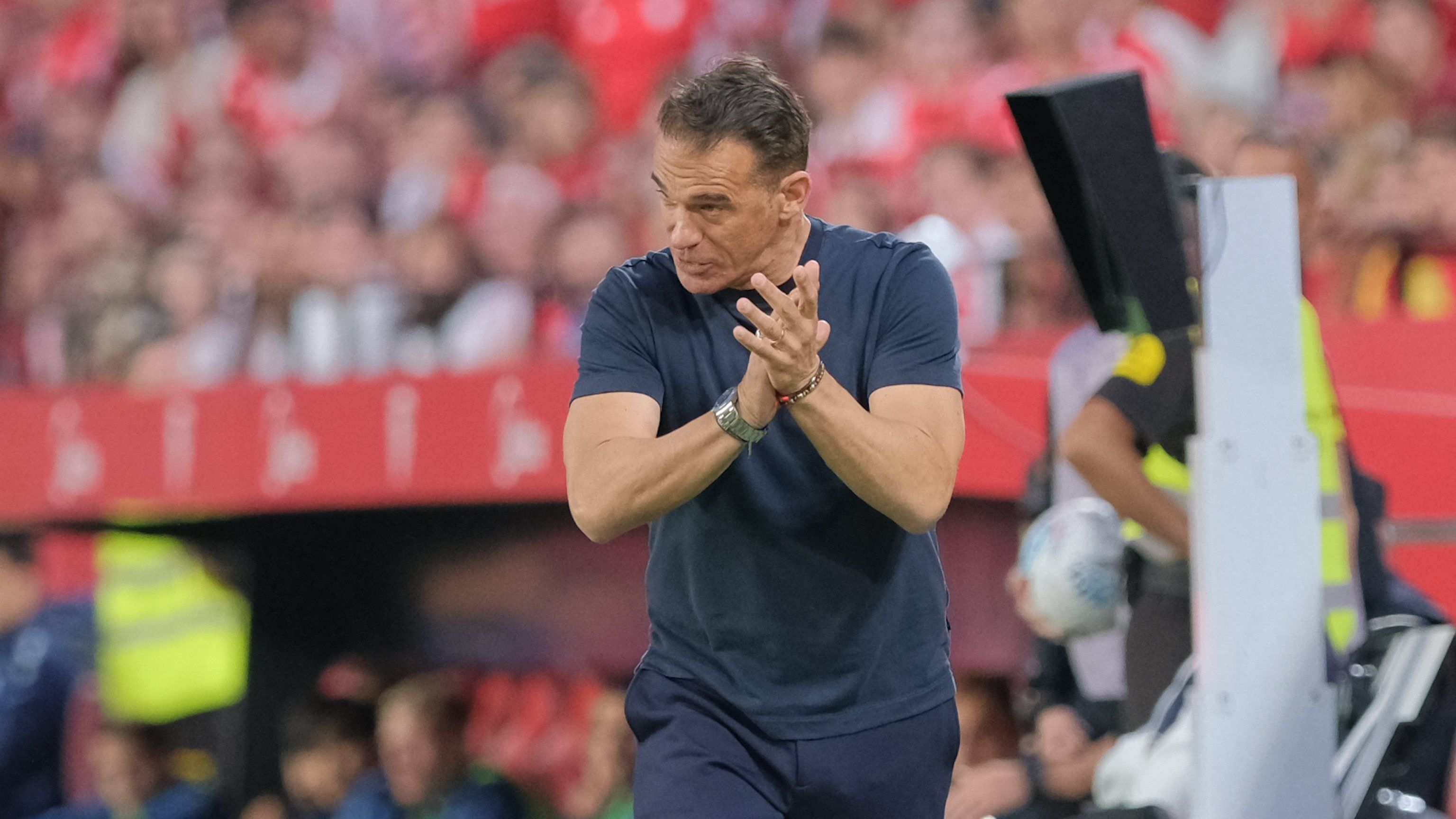 La queja de García Plaza por la acción polémica del Sevilla - Real Sociedad: "Intervienen mucho"