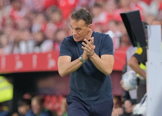 La queja de García Plaza por la acción polémica del Sevilla - Real Sociedad: "Intervienen mucho"