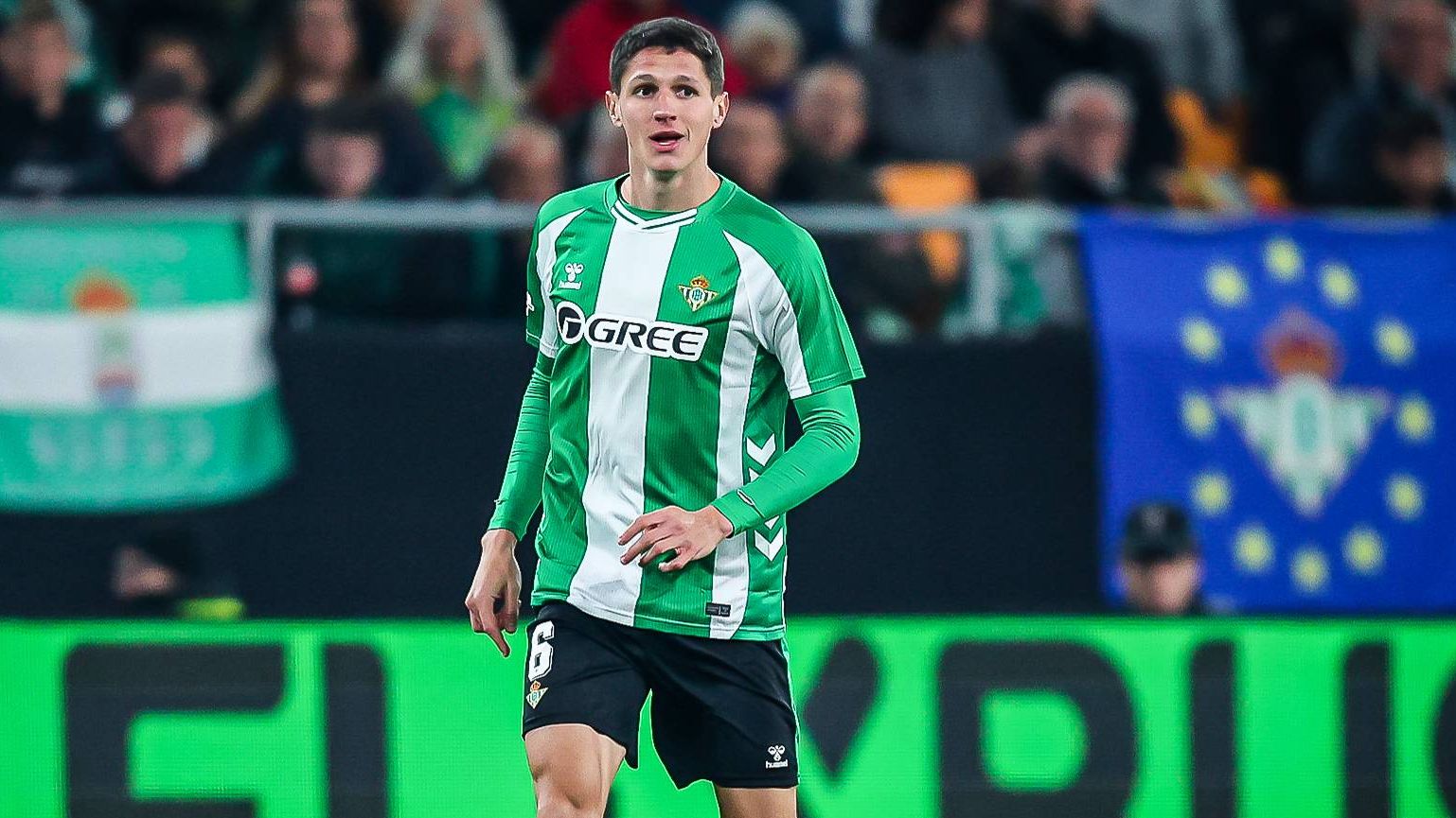 Sergi Altimira, pieza estratégica en el mercado invernal de fichajes del Real Betis: el Eintracht de Frankfurt vuelve a la carga con varios clubes ingleses acechando