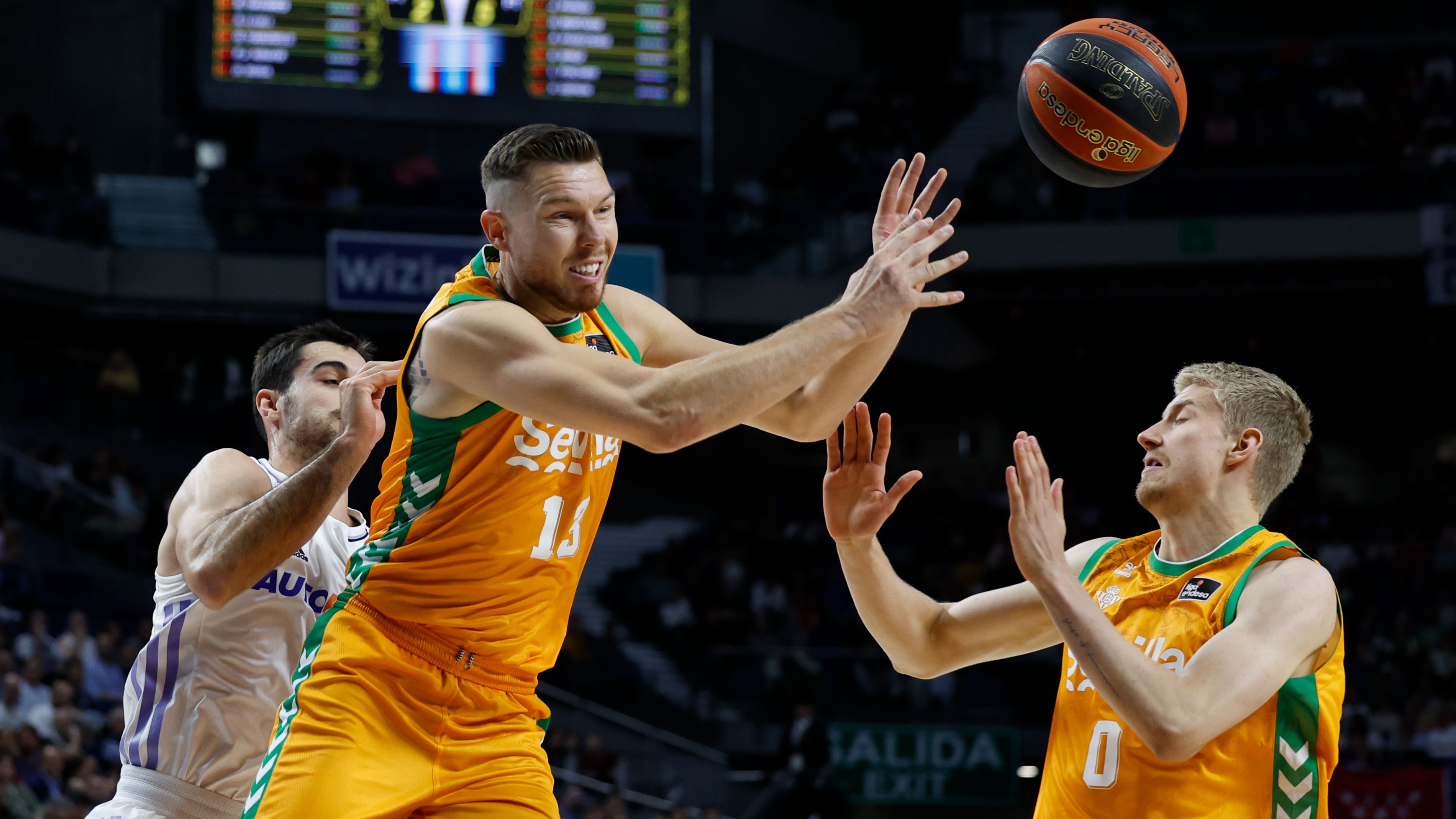 79-77: El Betis se condena al descenso en un final dramático