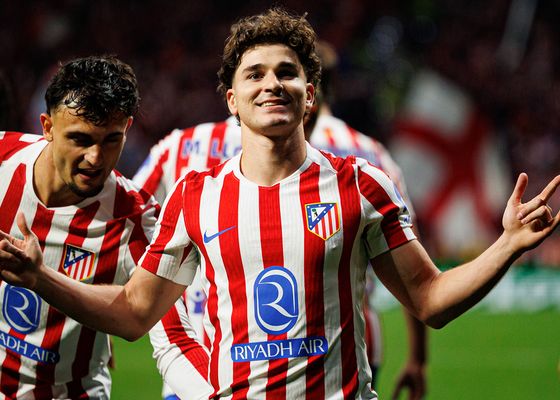 El Atlético prepara una oferta de renovación y blindaje para Julián Álvarez