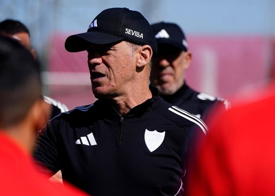 García Plaza, pendiente de Azpilicueta, tiene un plan para la Feria de Abril