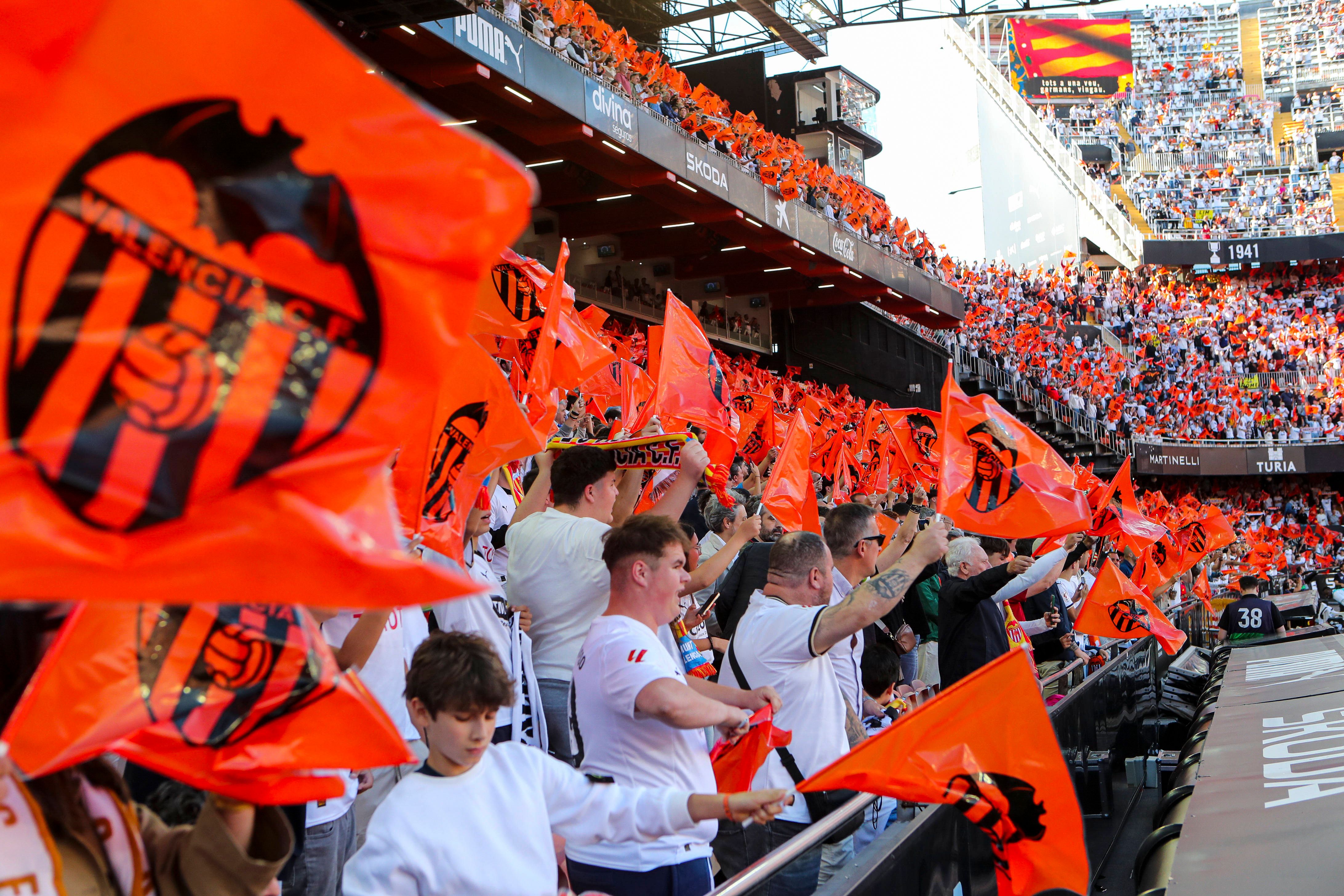 Europa, merecido homenaje de despedida para Mestalla