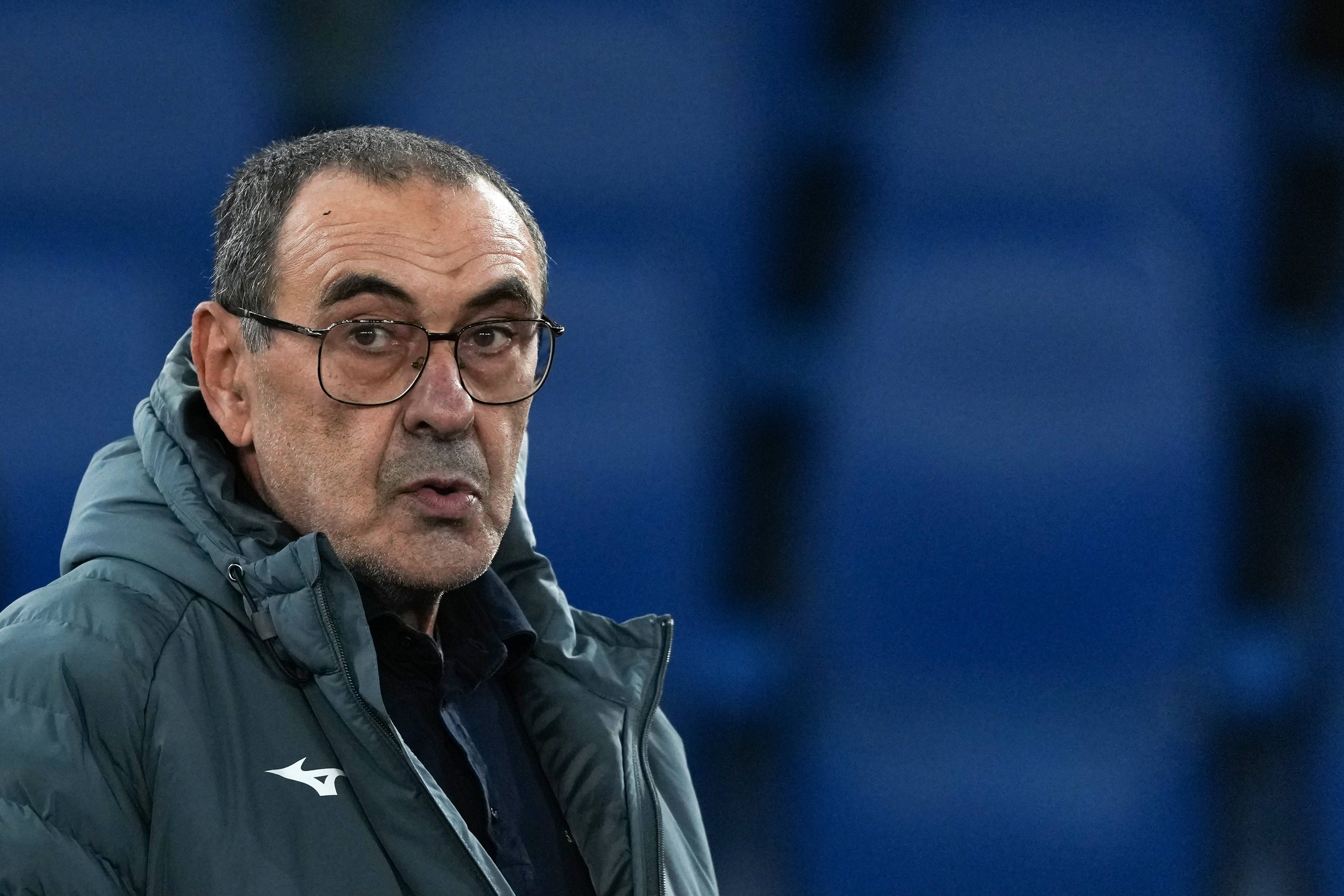El veterano entrenador Sarri se somete a una cirugía cardíaca y recibe luz verde para volver