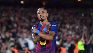 FC Barcelona 3-1 Betis: Raphinha le brinda el fin de fiesta perfecto a Lewandowski