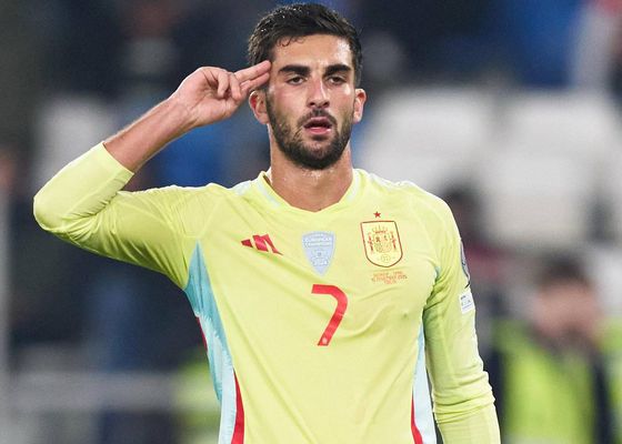 Ferran Torres entra en la élite goleadora de España y mira más arriba