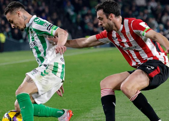 El eléctrico debut de Antony con el Betis se salda con ovación