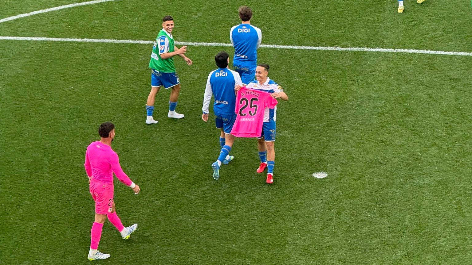 El ex sevillista Álvaro Ferllo para un penalti en el 104 y deja al Depor en ascenso directo