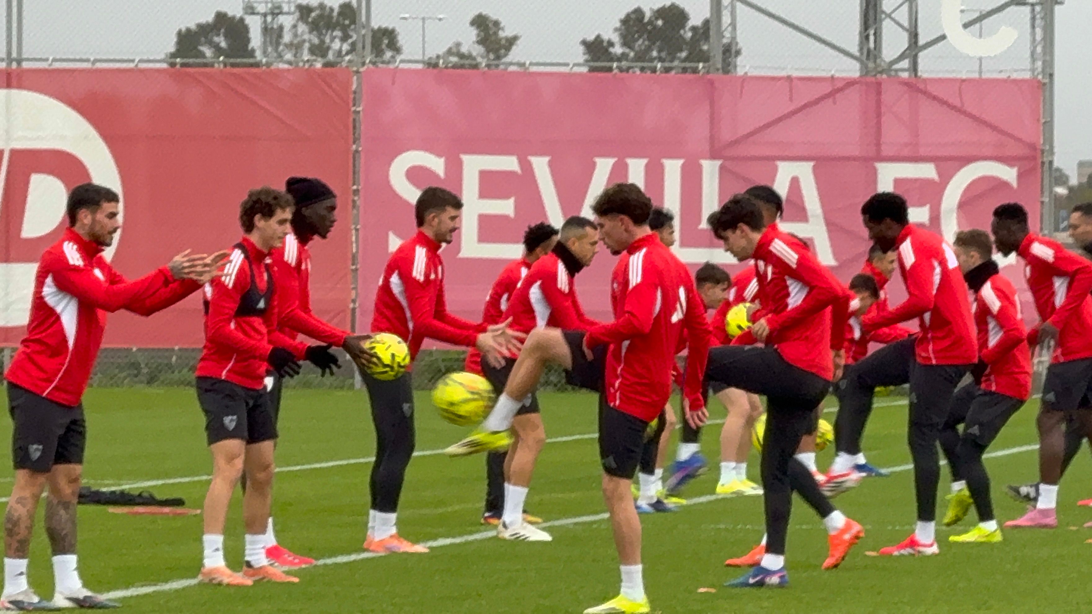 Alexis Sánchez y Maupay se siguen ejercitando en una sesión con hasta cuatro ausencias