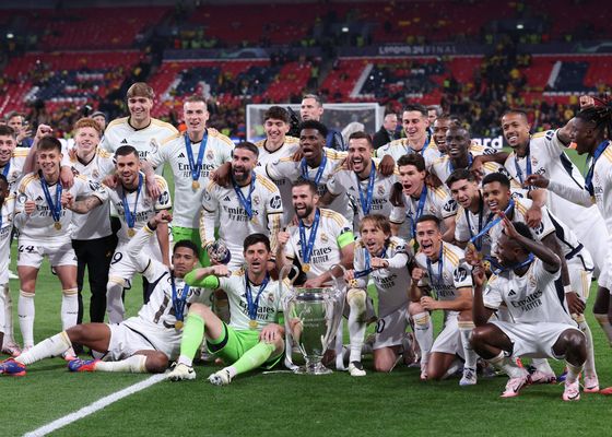  Las leyendas blancas celebran por todo lo alto la 15ª Champions del Real Madrid 