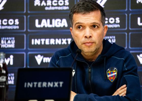 El plan de Luis Castro para asaltar el Sánchez-Pizjuán en la vuelta a casa de Carlos Álvarez: "El Sevilla tiene debilidades que hemos analizado" 
