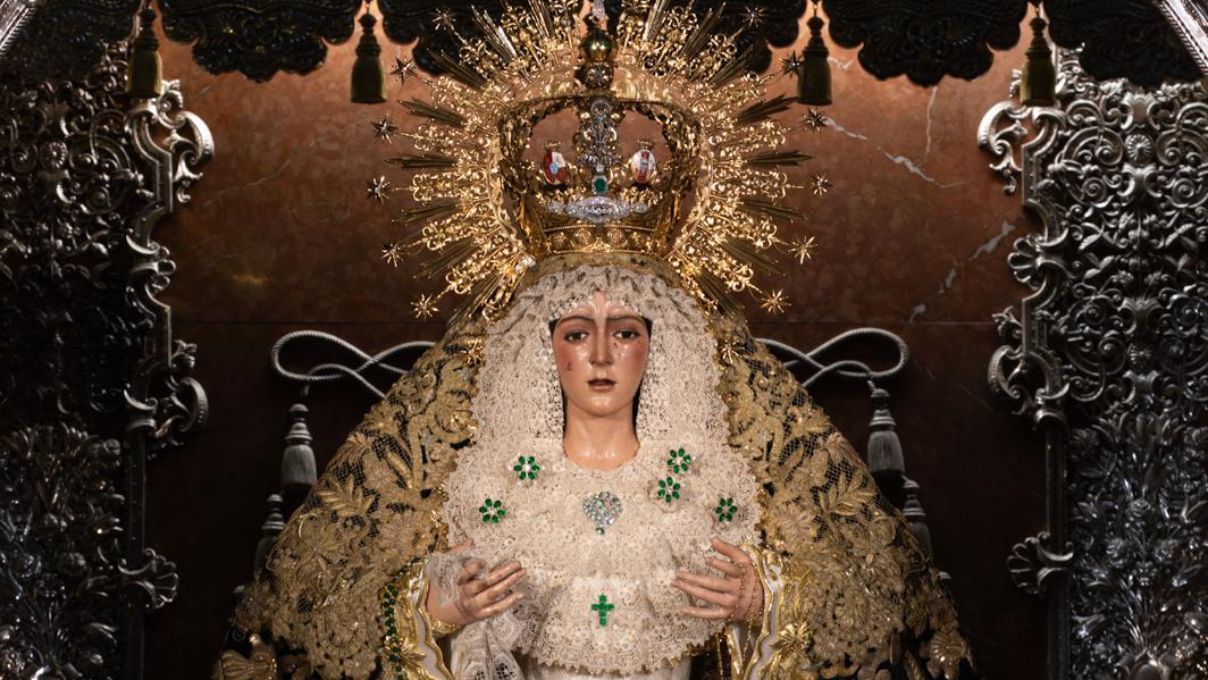 El mundo cofrade estalla con la restauración de la Virgen de la Macarena 