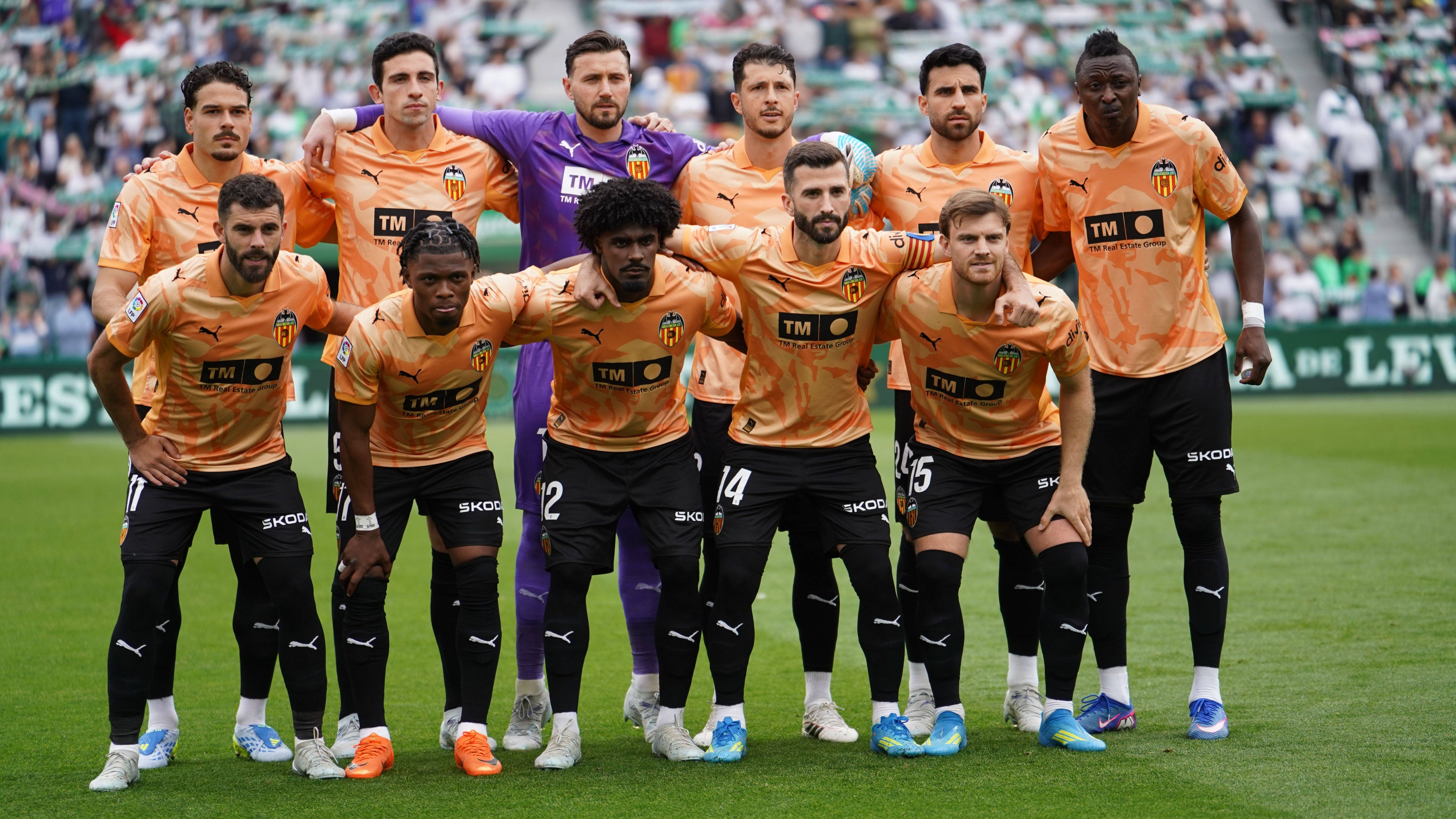 Uno de los peores Valencia de siempre vuelve a las andadas y se mete en un lío