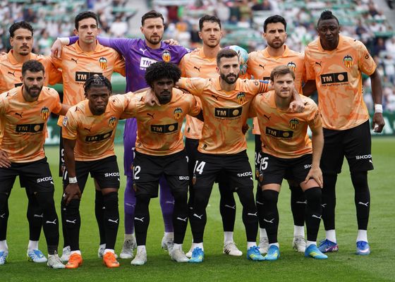 Uno de los peores Valencia de siempre vuelve a las andadas y se mete en un lío