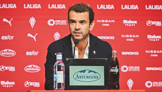 El Sporting de Gijón admite los errores con los cambios de entrenador y ensalza a Borja Jiménez