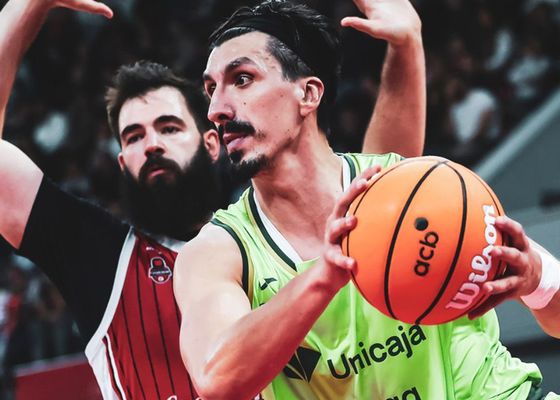 Unicaja salva una situación crítica en Zaragoza