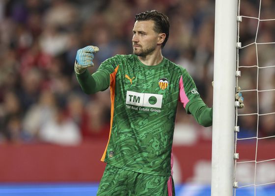 El Valencia toma una decisión sobre el futuro de Dimitrievski