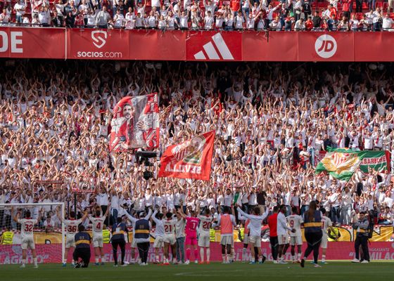 El color del 'Manicomio' del Sevilla ante el Real Madrid: "De blanco como los señores o de rojo como la tormenta"
