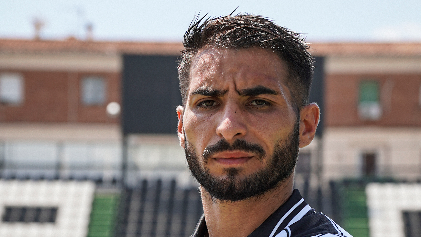 El Deportivo de La Coruña se interesa en el fichaje de un defensa