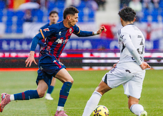 Al Huesca de Jon Pérez Bolo se le complica la tarea en LaLiga Hypermotion