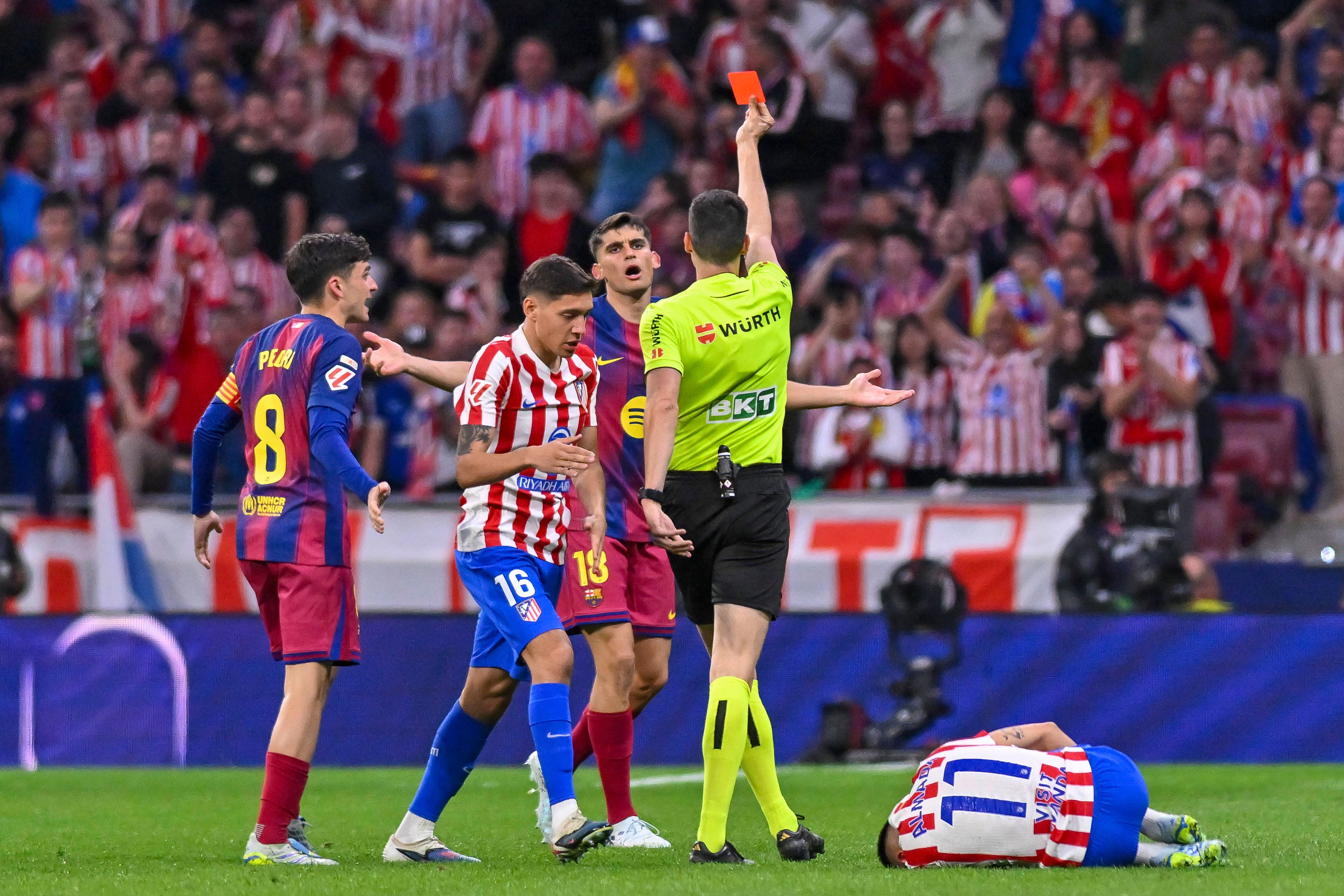 El Atlético de Madrid estalla por la polémica del partido contra el Barcelona: "Solo queda sentir vergüenza"