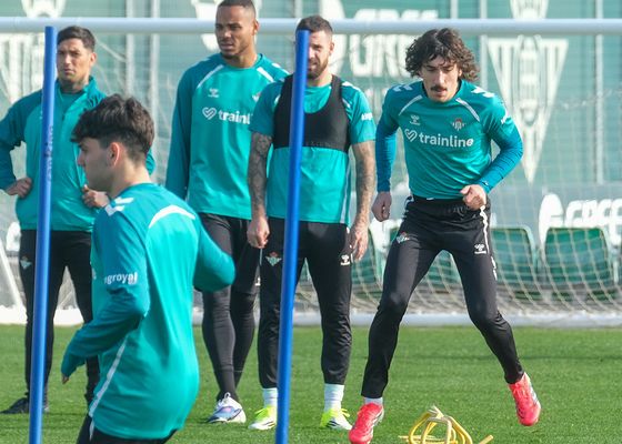 Siete bajas y el regreso de Bakambu en la lista del Betis contra el Elche en la Copa del Rey