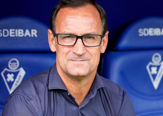 Joseba Etxeberría pone en alerta al Oviedo