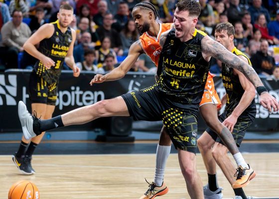 Unicaja y UCAM celebran la crisis del Valencia Basket