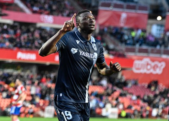 Sadiq adelanta y enfada a Karrikaburu en la Real Sociedad