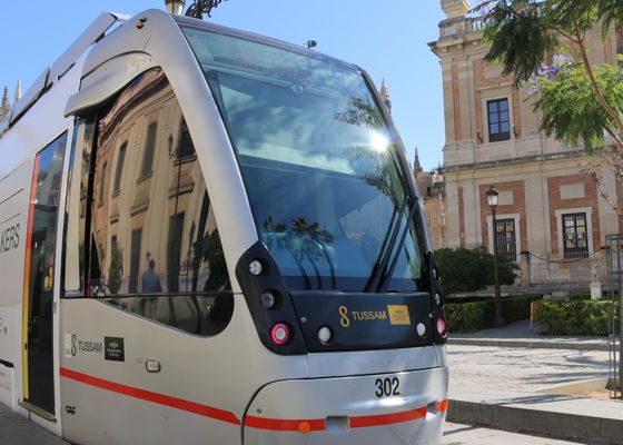 El tranvía de Sevilla atropella a un hombre en Nervión