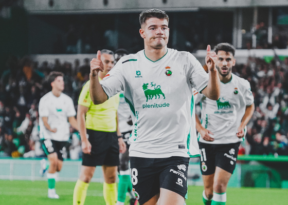 Peio Canales sobre su situación en el Racing de Santander: "La adaptación ha sido increíble"