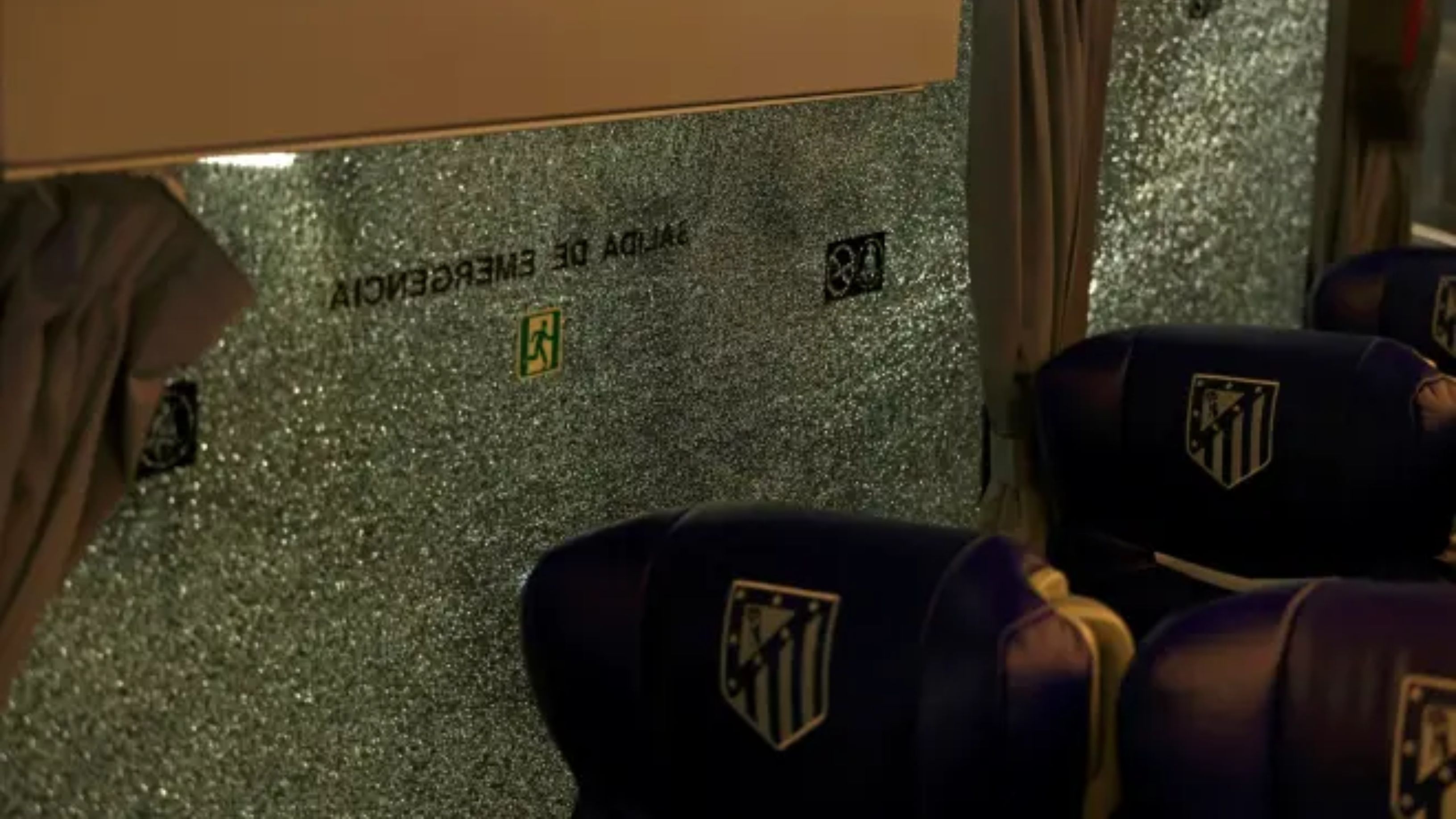 Apedrean el autobús del Atlético en el Camp Nou: "﻿Igual que todas las veces que venimos acá"