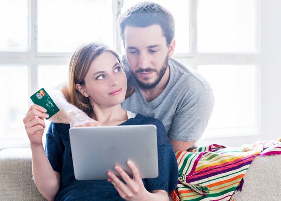 Hacienda refuerza el control sobre Bizum y tarjetas: las novedades que afectan a todos los usuarios