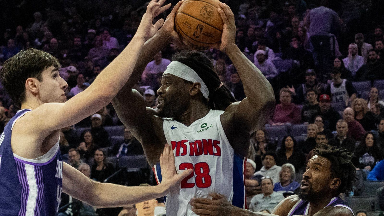 La NBA anuncia las duras sanciones tras la tremenda pelea entre Hornets y Pistons