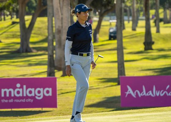 Azahara Muñoz brilla en el Abierto de España ante la exhibición de Trichat Cheenglab