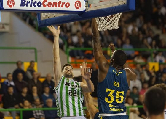El Betis Baloncesto, otra vez, por la mínima ante el Ourense Baloncesto (84-83)