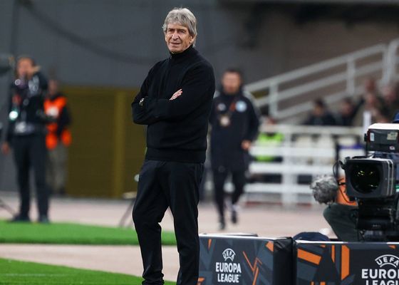 Pellegrini lamenta haber "perdido de manera increíble" por un "penalti intrascendente", pero cree que "el equipo va a reaccionar"