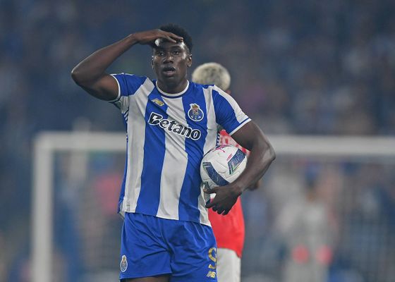 Guerra a la vista en la Premier League por el fichaje de Samu Aghehowa