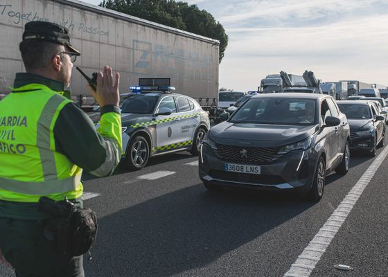 La señal obligatoria a  llevar en el coche y que la Guardia Civil está revisando  