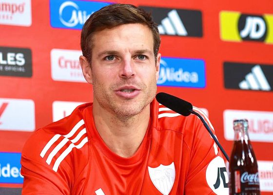 Azpilicueta ignora a los 'haters' e insonoriza el vestuario del Sevilla: "Hay mucho ruido"