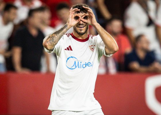 La afición del Sevilla se decanta por Isaac