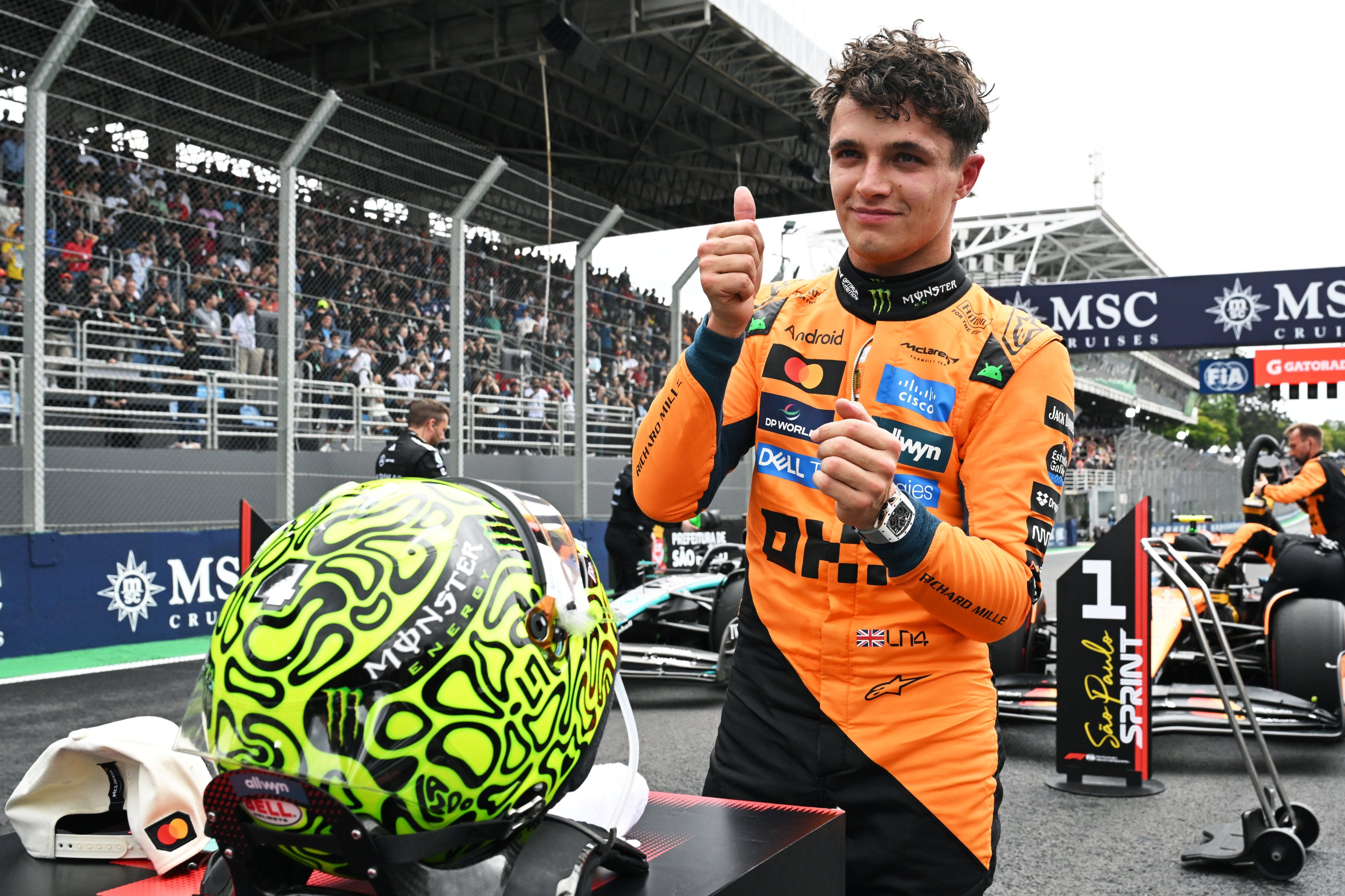 Lando Norris aprovecha otro error de Piastri y Fernando Alonso pelea con Verstappen en Brasil